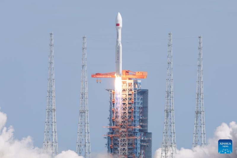 China lan?a com sucesso grupo de satélites de órbita terrestre baixa