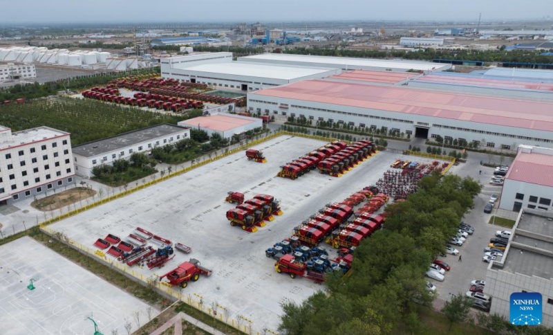 Galeria: oficina de fabrica??o de colheitadeiras de algod?o em Xinjiang