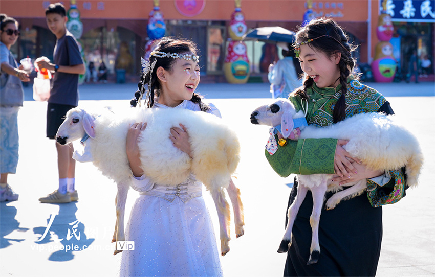Galeria: mercado de turismo cultural de ver?o continua aquecido em Hohhot, no norte da China