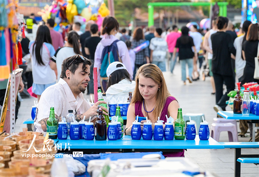 Galeria: mercado de turismo cultural de ver?o continua aquecido em Hohhot, no norte da China