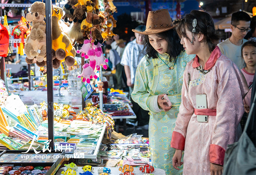 Galeria: mercado de turismo cultural de ver?o continua aquecido em Hohhot, no norte da China