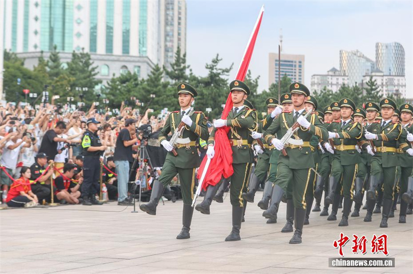 Nanchang realiza cerim?nia de hasteamento da bandeira para celebrar Dia do Exército da China