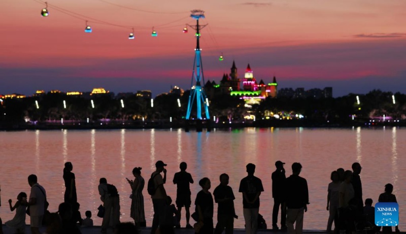 Ver?o fresco em Harbin atrai turistas para férias