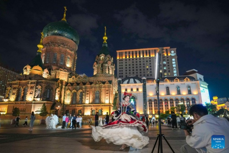Ver?o fresco em Harbin atrai turistas para férias