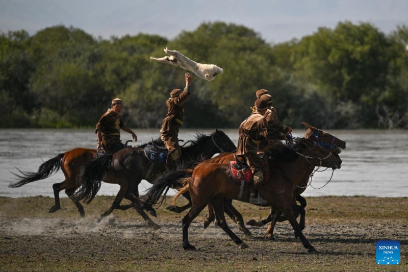 Visitantes s?o atraídos pelas paisagens naturais e atra??es culturais únicas em Xinjiang