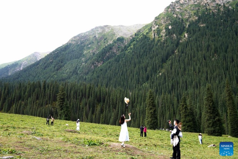Visitantes s?o atraídos pelas paisagens naturais e atra??es culturais únicas em Xinjiang
