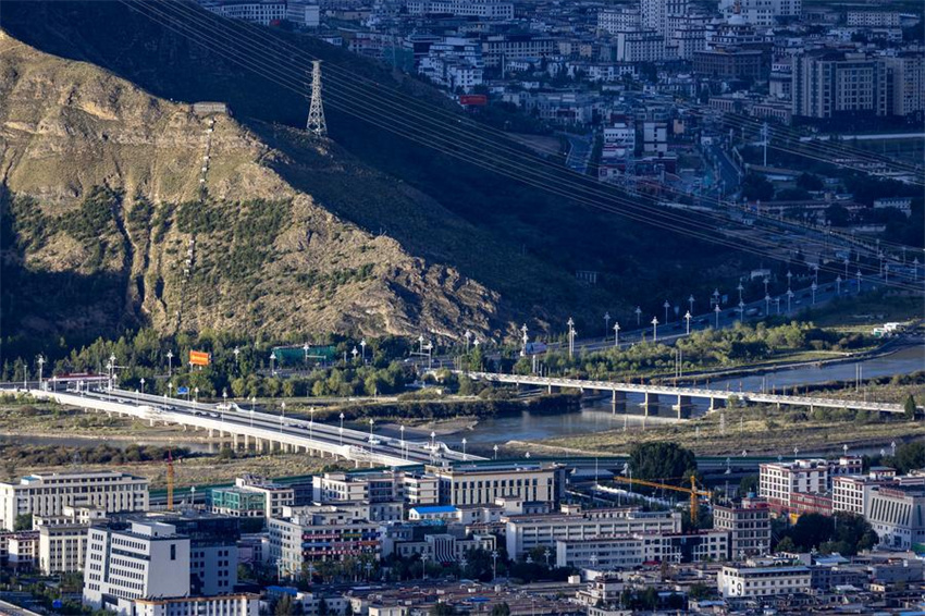 Pontes em Lhasa representam desenvolvimento de Xizang