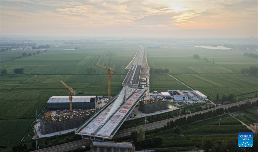 Ponte estaiada em Shandong girada para a posi??o desejada