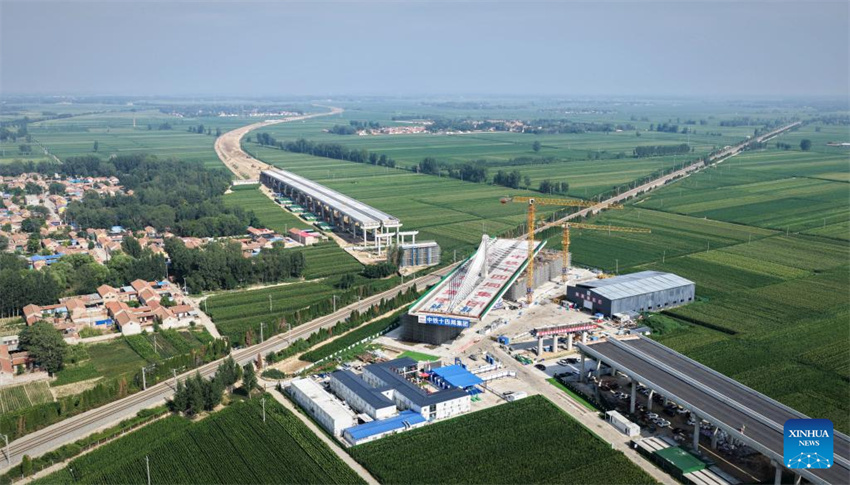 Ponte estaiada em Shandong girada para a posi??o desejada
