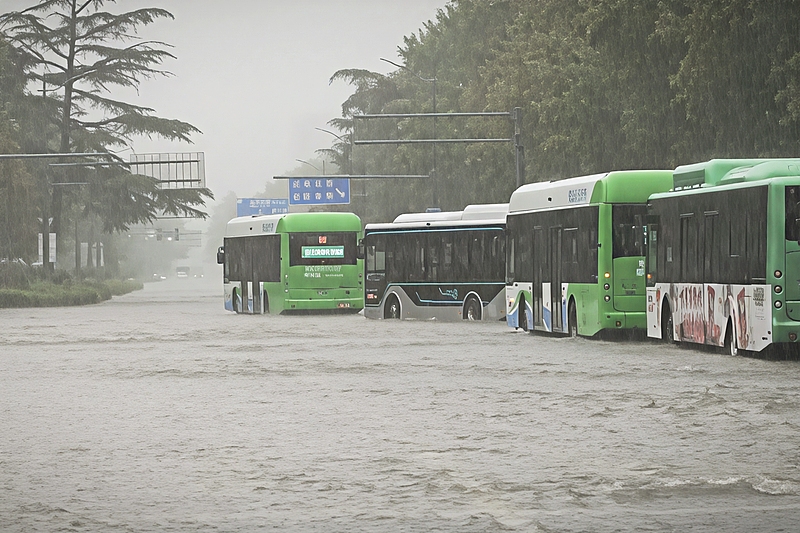 Chuvas intensas atingem Zhengzhou, centro da China