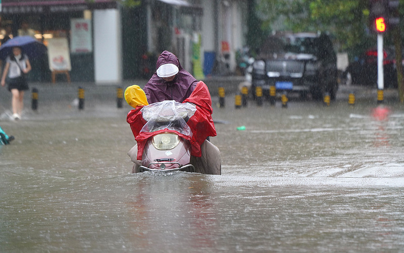 Chuvas intensas atingem Zhengzhou, centro da China