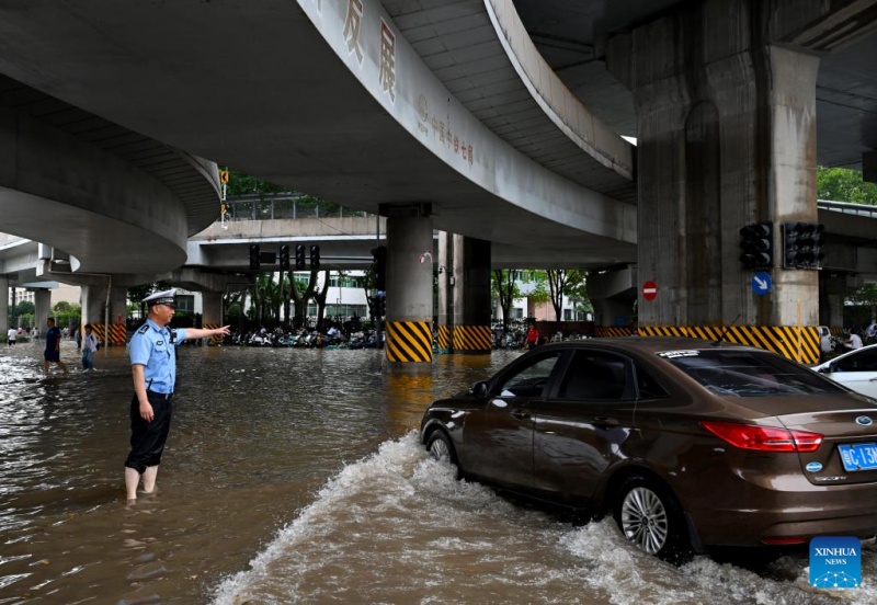 Chuvas intensas atingem Zhengzhou, centro da China