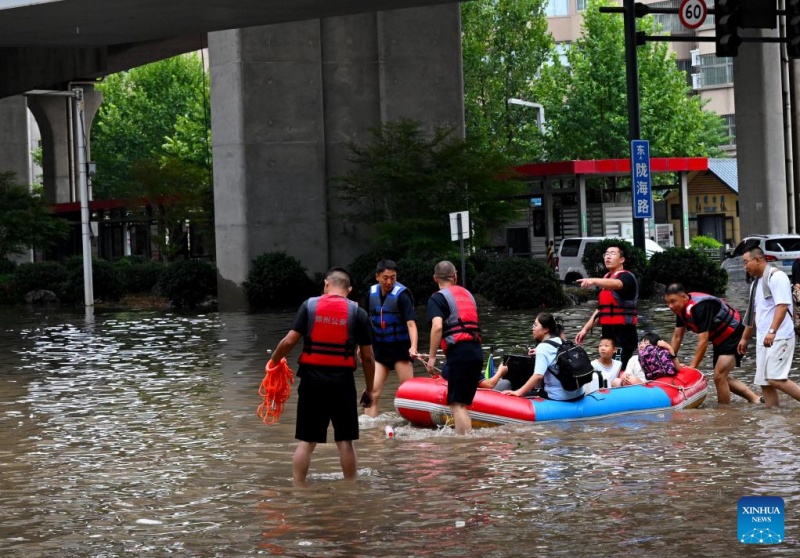 Chuvas intensas atingem Zhengzhou, centro da China