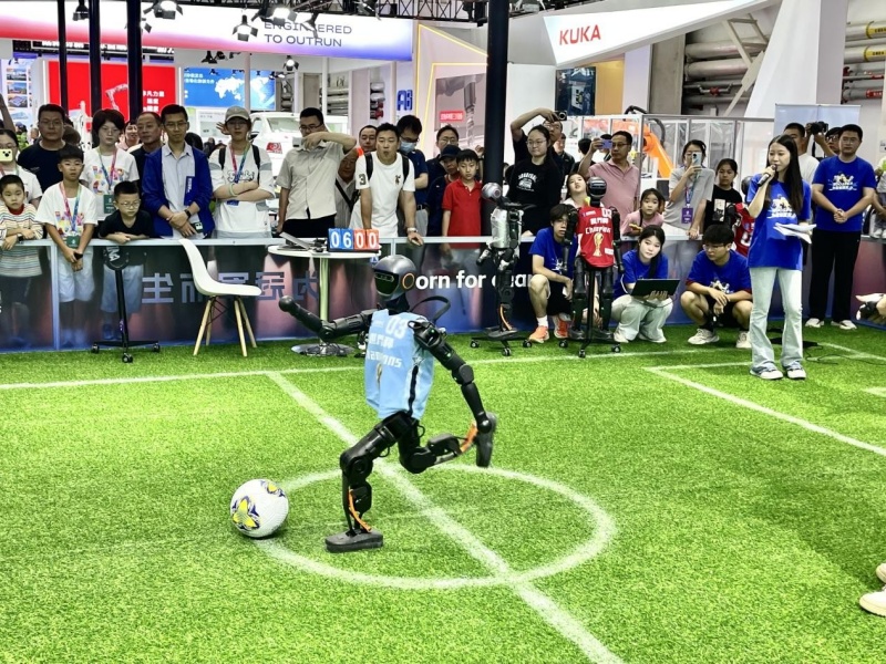 Conferência Mundial de Rob?s revela a tendência futura de rob?s com inteligência incorporada