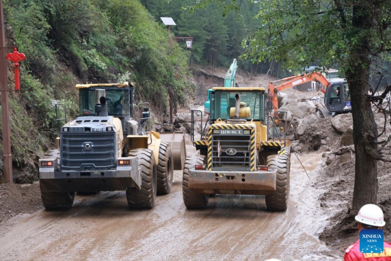 Socorro em andamento após enxurradas deixarem 10 mortos e 33 desaparecidos em Gansu, noroeste da China