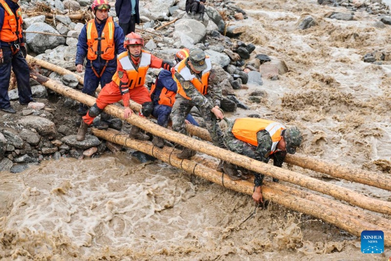 Resgate em andamento após torrentes de montanha deixarem 10 mortos e 33 desaparecidos em Gansu da China