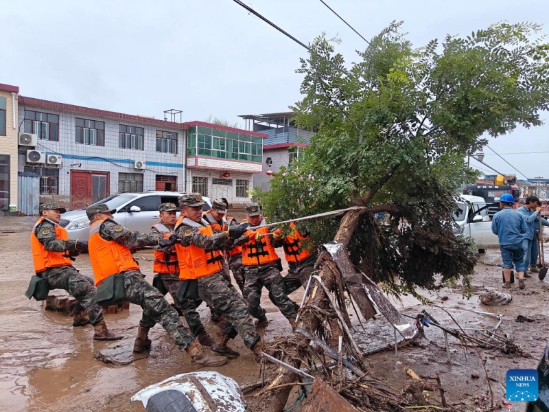 Resgate em andamento após torrentes de montanha deixarem 10 mortos e 33 desaparecidos em Gansu da China