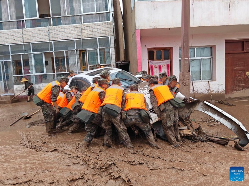 Resgate em andamento após torrentes de montanha deixarem 10 mortos e 33 desaparecidos em Gansu da China