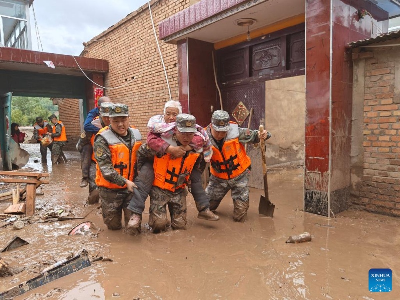 Resgate em andamento após torrentes de montanha deixarem 10 mortos e 33 desaparecidos em Gansu da China