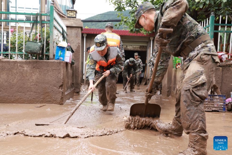Resgate em andamento após torrentes de montanha deixarem 10 mortos e 33 desaparecidos em Gansu da China