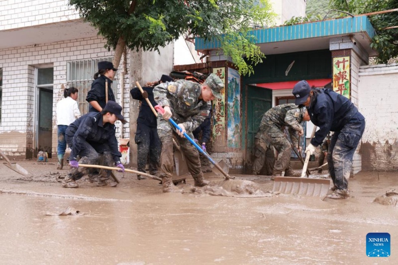 Resgate em andamento após torrentes de montanha deixarem 10 mortos e 33 desaparecidos em Gansu da China