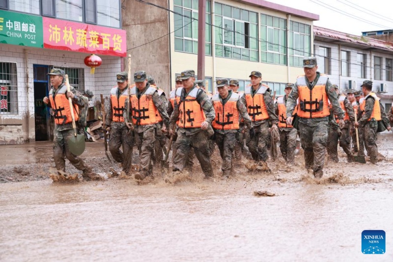 Resgate em andamento após torrentes de montanha deixarem 10 mortos e 33 desaparecidos em Gansu da China