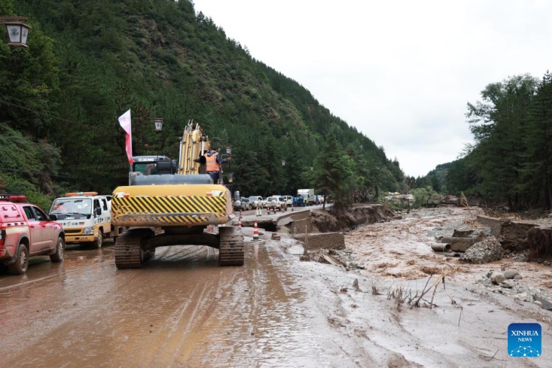 Resgate em andamento após torrentes de montanha deixarem 10 mortos e 33 desaparecidos em Gansu da China