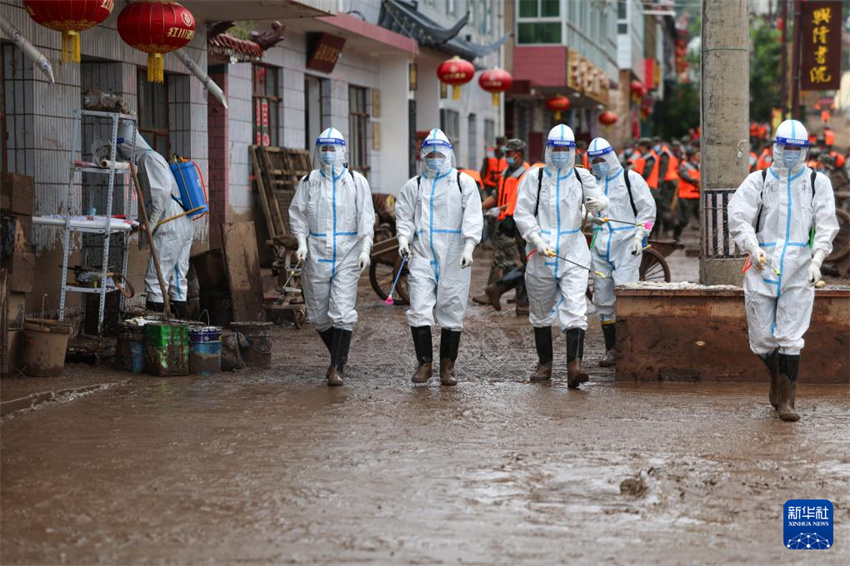 Polícia armada realiza resgate em Gansu