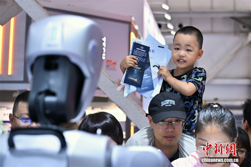 Conferência Mundial de Rob?s artrai multid?o de visitantes