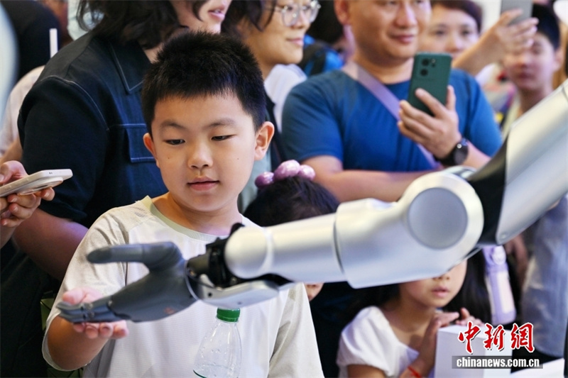 Conferência Mundial de Rob?s artrai multid?o de visitantes