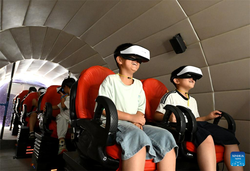 China: crian?as aproveitam férias de ver?o em todo o país