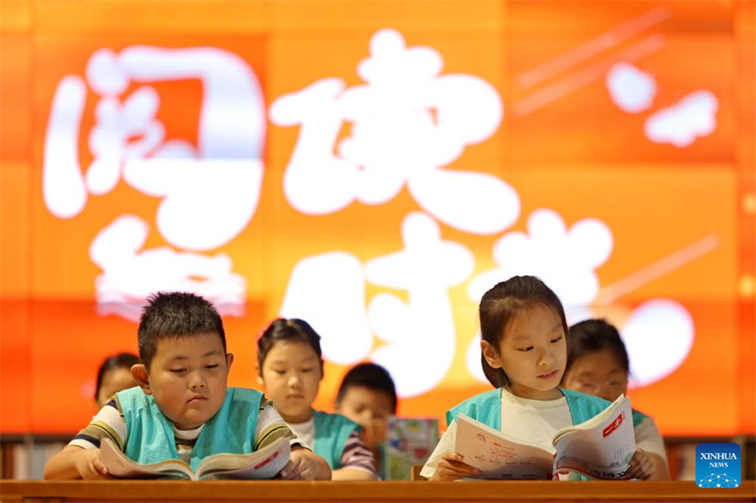 China: crian?as aproveitam férias de ver?o em todo o país