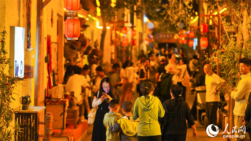 Antiga cidade de Kuqa revive cultura milenar e bate recorde de turismo