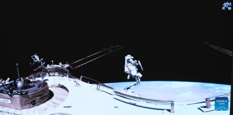 Astronautas da Shenzhou-20 completam terceira série de atividades extraveiculares