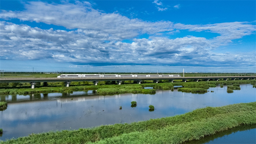 Ferrovia de alta velocidade mais ao norte da China comemora 10o aniversário