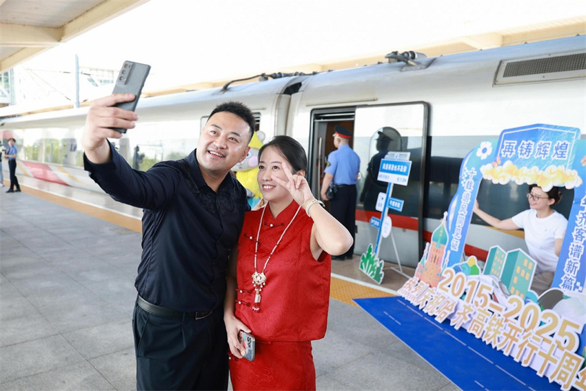 Ferrovia de alta velocidade mais ao norte da China comemora 10o aniversário