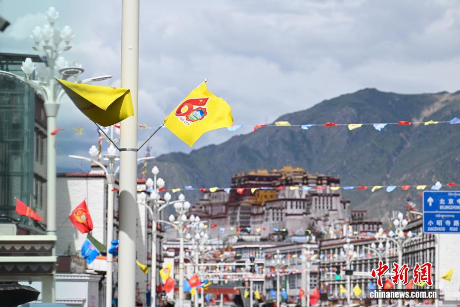 Contagem regressiva para 60o aniversário da Regi?o Aut?noma de Xizang: ruas de Lhasa ganham clima festivo