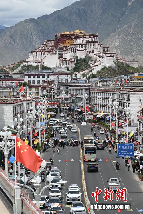 Contagem regressiva para 60o aniversário da Regi?o Aut?noma de Xizang: ruas de Lhasa ganham clima festivo