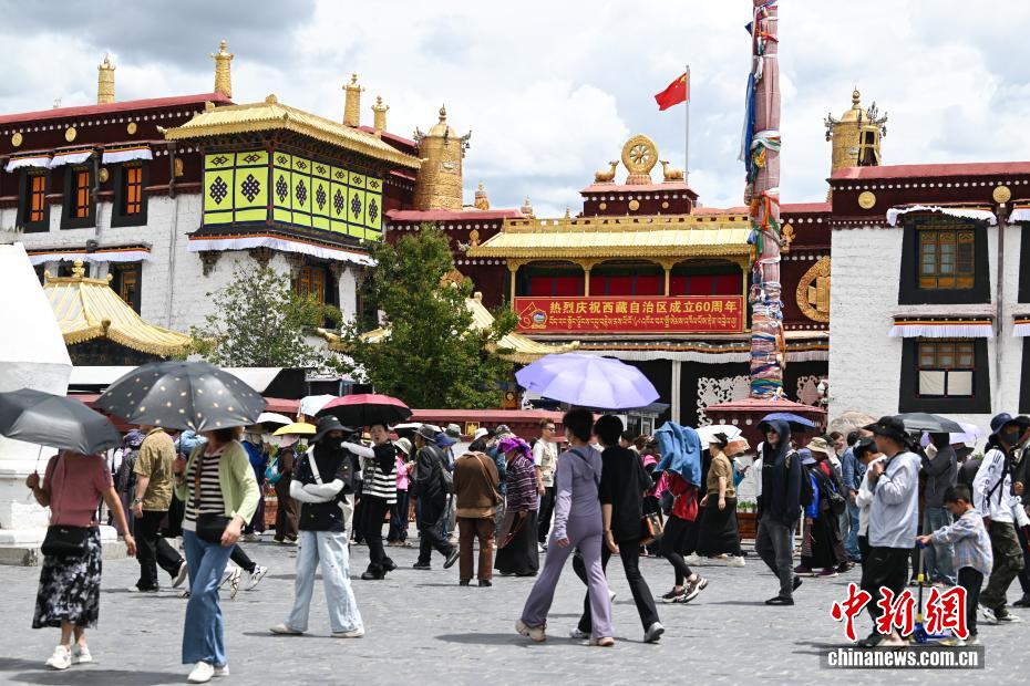 Contagem regressiva para 60o aniversário da Regi?o Aut?noma de Xizang: ruas de Lhasa ganham clima festivo