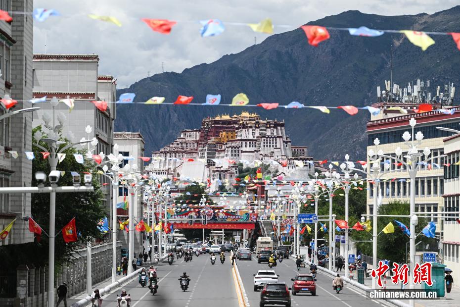 Contagem regressiva para 60o aniversário da Regi?o Aut?noma de Xizang: ruas de Lhasa ganham clima festivo