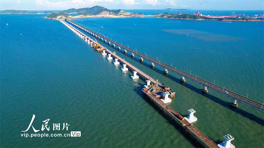 Constru??o da ponte transmarítima segue a todo vapor em Zhejiang, leste da China
