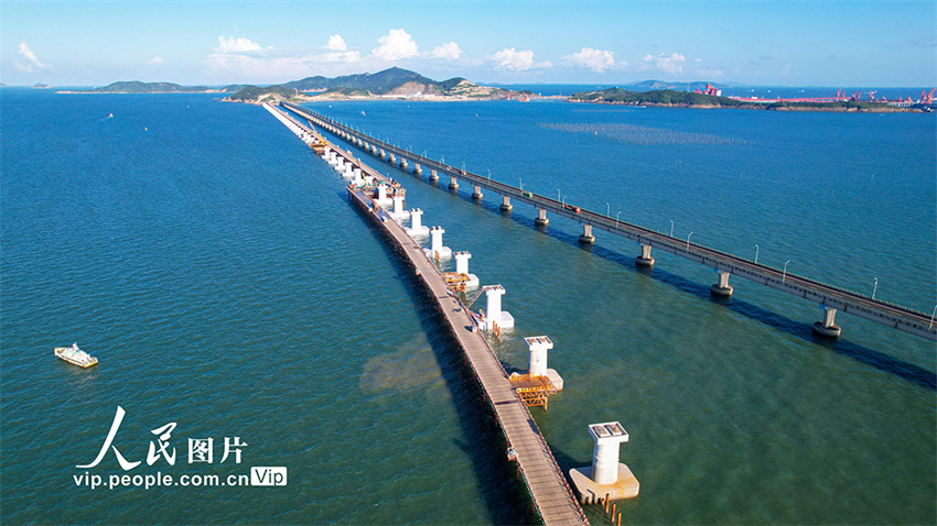 Constru??o da ponte transmarítima segue a todo vapor em Zhejiang, leste da China
