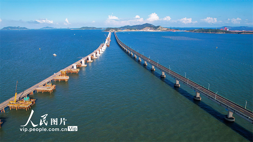 Constru??o da ponte transmarítima segue a todo vapor em Zhejiang, leste da China