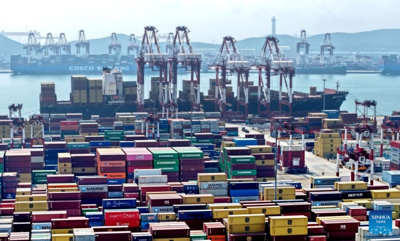 Porto de Qingdao adiciona 22 novas rotas de comércio externo em 2025