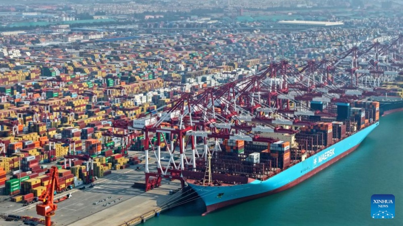 Porto de Qingdao adiciona 22 novas rotas de comércio externo em 2025