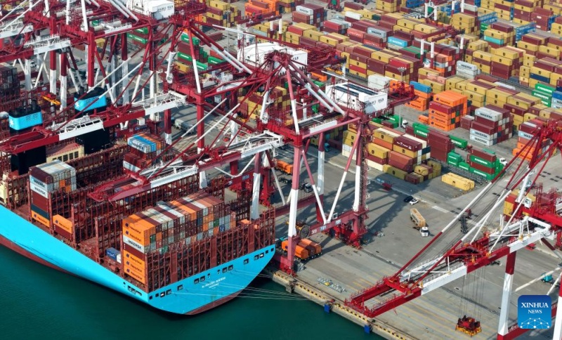 Porto de Qingdao adiciona 22 novas rotas de comércio externo em 2025