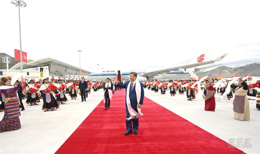 Xi Jinping chega a Lhasa para celebra??es do 60o aniversário de funda??o da Regi?o Aut?noma de Xizang