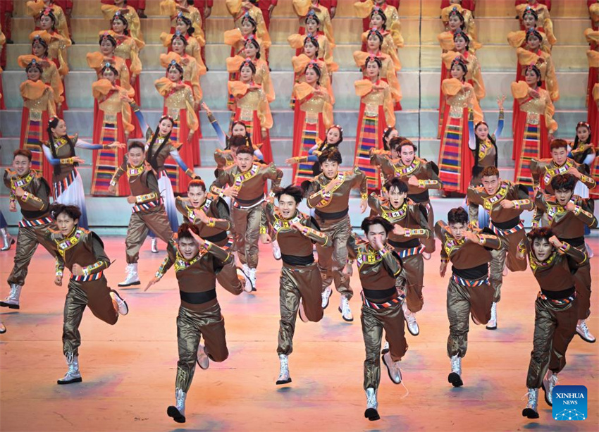 Gala em Lhasa celebra 60o aniversário de funda??o da Regi?o Aut?noma de Xizang