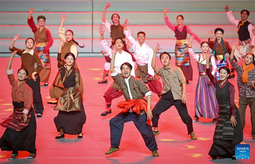 Gala em Lhasa celebra 60o aniversário de funda??o da Regi?o Aut?noma de Xizang