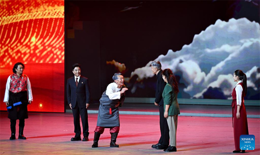 Gala em Lhasa celebra 60o aniversário de funda??o da Regi?o Aut?noma de Xizang